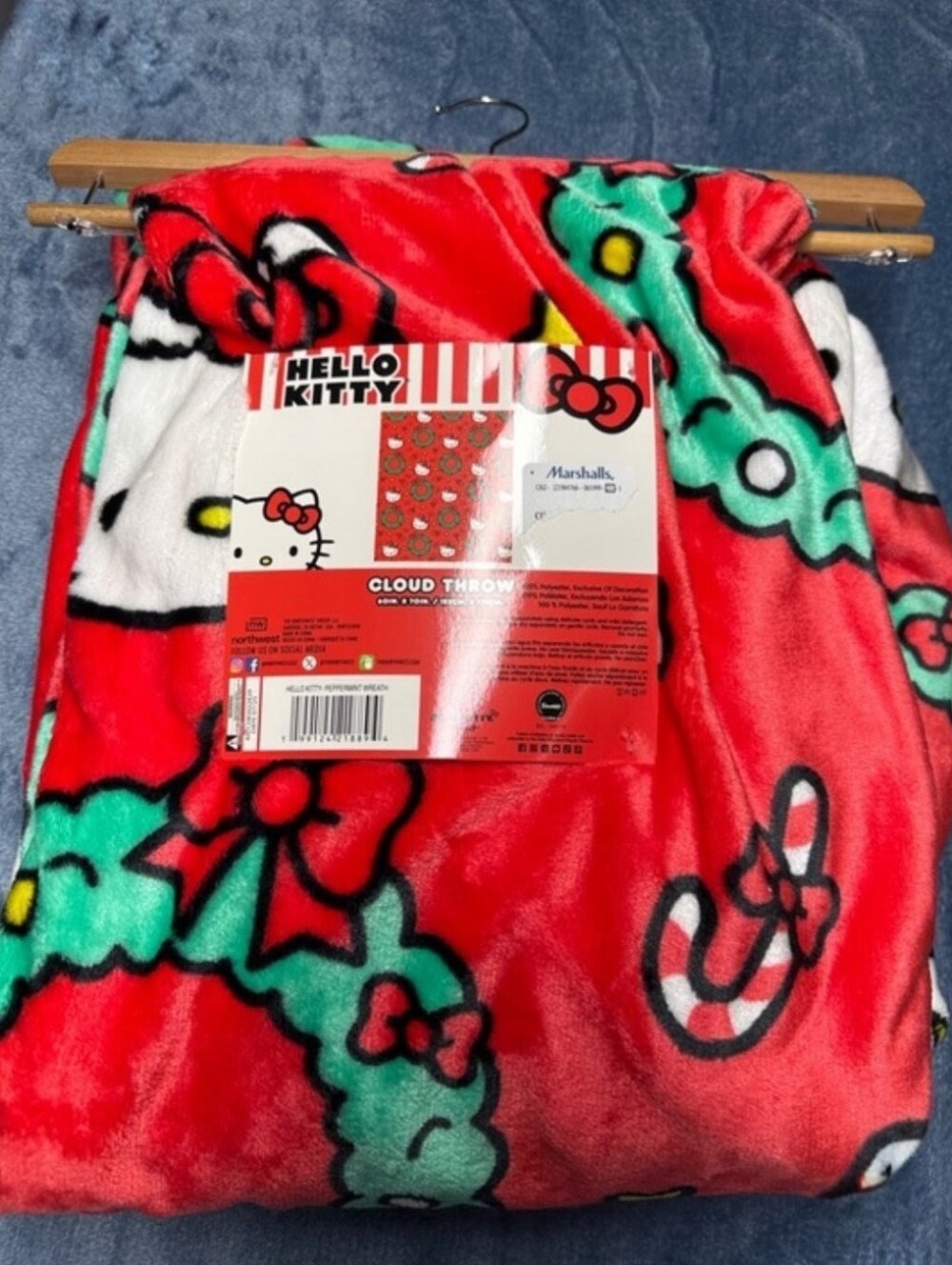 Hello Kitty Peppermint Wreath Cloud Throw Blanket 60x70 Christmas Red NWT Hanger